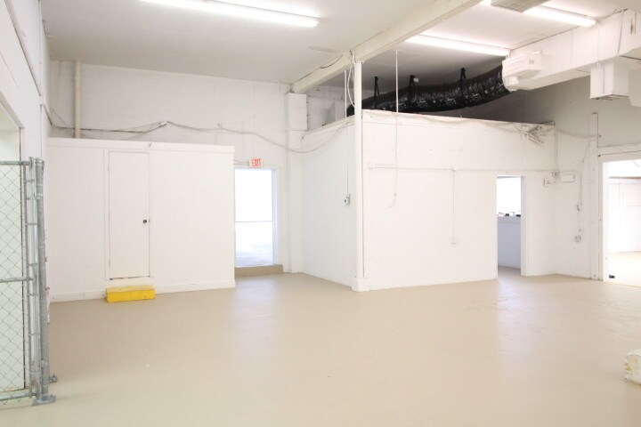 More Photos Of 609 N Railroad Ave, Boynton Beach Warehouse For Lease
