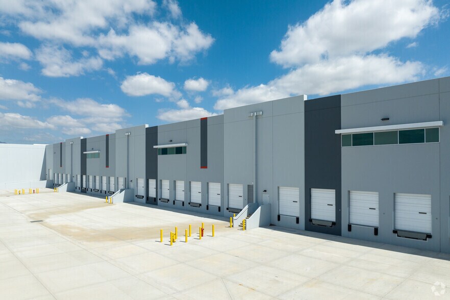 More Photos Of 10271 Almond Ave, Fontana Warehouse For Lease