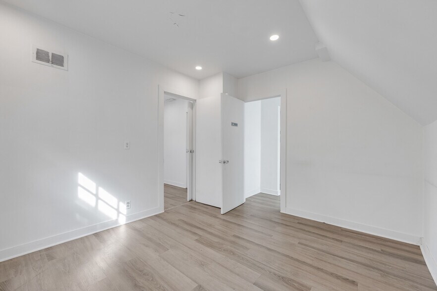 More Photos Of 5870 Rue Sherbrooke E, Montréal Office For Lease