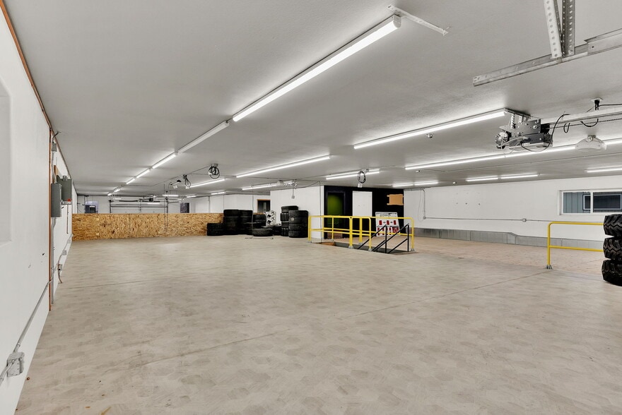 More Photos Of 11445 N Reed Rd, Hayden Warehouse For Lease