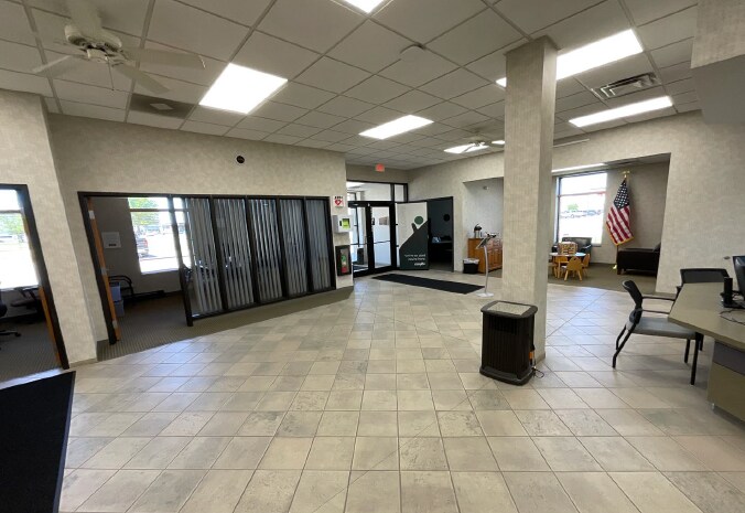 More Photos Of 1980 National Blvd, Galesburg Office For Sale