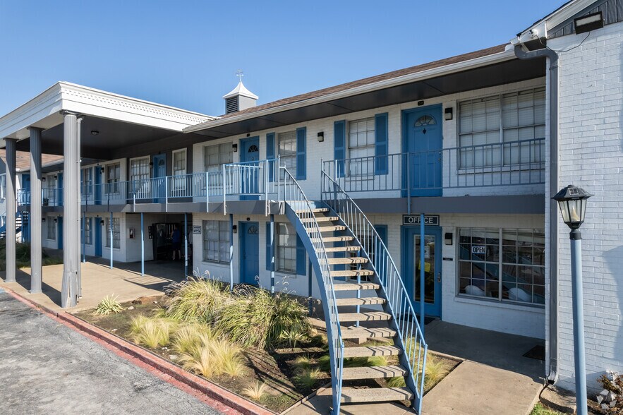 More Photos Of 2718 Sherman St, Grand Prairie Apartments For Sale