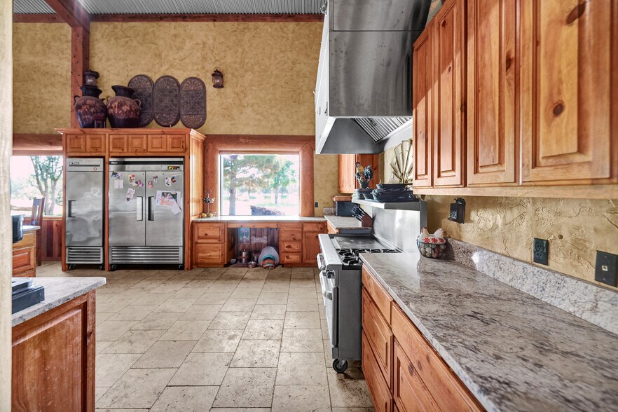More Photos Of 2828 Interstate 20, Midland Flex For Sale