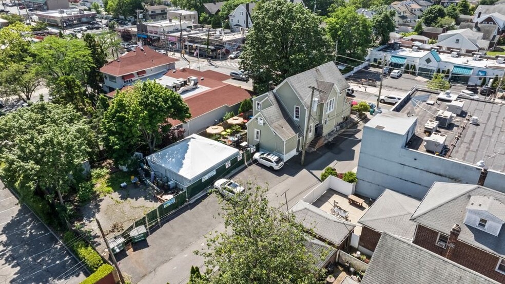 More Photos Of 585 Forest Ave, Staten Island Restaurant For Sale