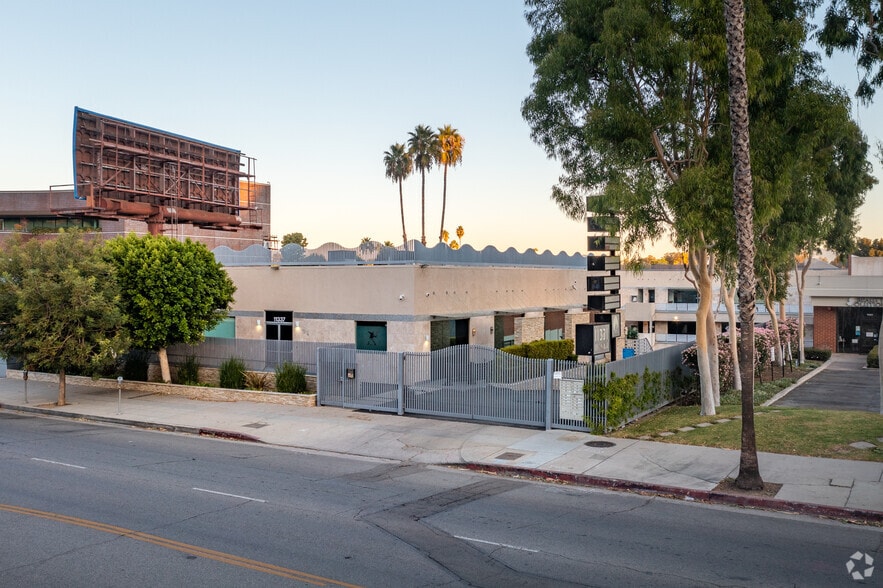 More Photos Of 11331 Ventura Blvd, Studio City Loft Creative Space For Lease