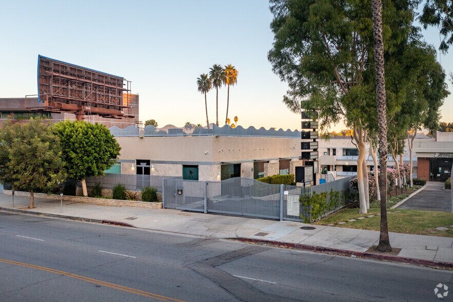 More Photos Of 11331 Ventura Blvd, Studio City Loft Creative Space For Lease