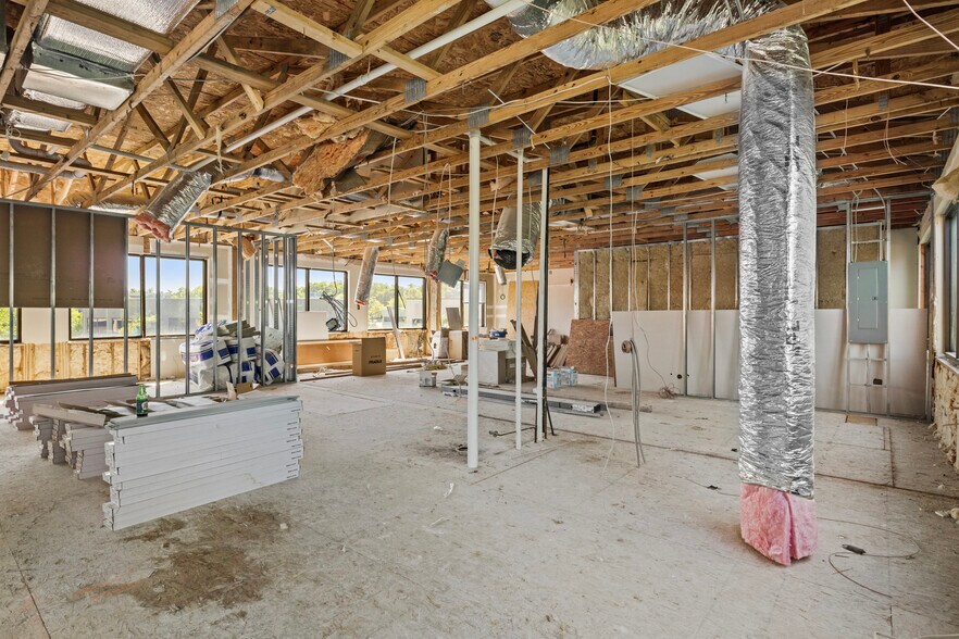 More Photos Of 160 Prosperous Pl, Lexington Medical For Sale