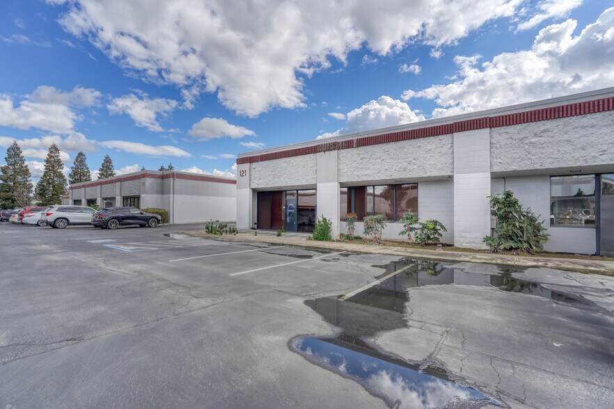 More Photos Of 2727 N Grove Industrial Dr, Fresno Warehouse For Sale