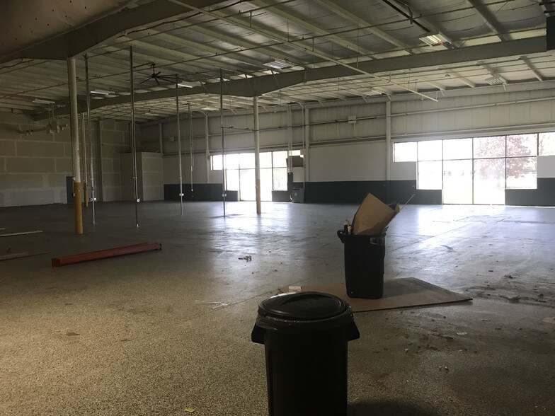 More Photos Of 401 E Conde St, Janesville Warehouse For Lease