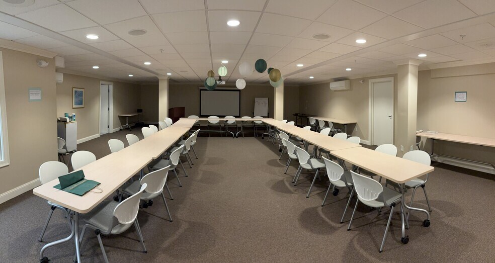 More Photos Of 26 Londonderry Tpke, Hooksett Office For Sale