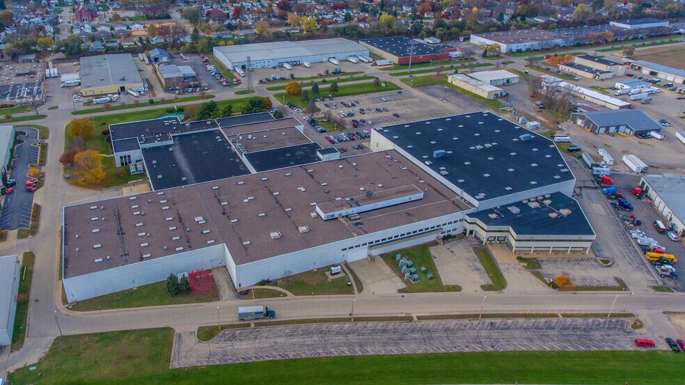 More Photos Of 2460 Kerper Blvd, Dubuque Warehouse For Lease