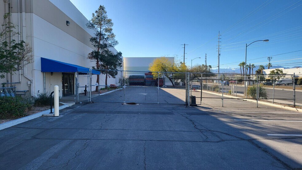 More Photos Of 3325-3326 W Oquendo Rd, Las Vegas Warehouse For Lease