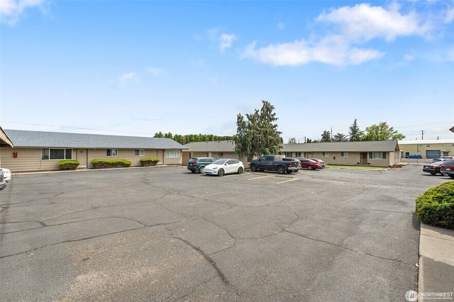 More Photos Of 1011-1015 S 48th Ave, Yakima Apartments For Sale