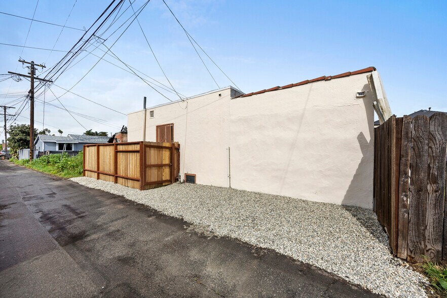More Photos Of 1510 W 52nd St, Los Angeles Apartments For Sale