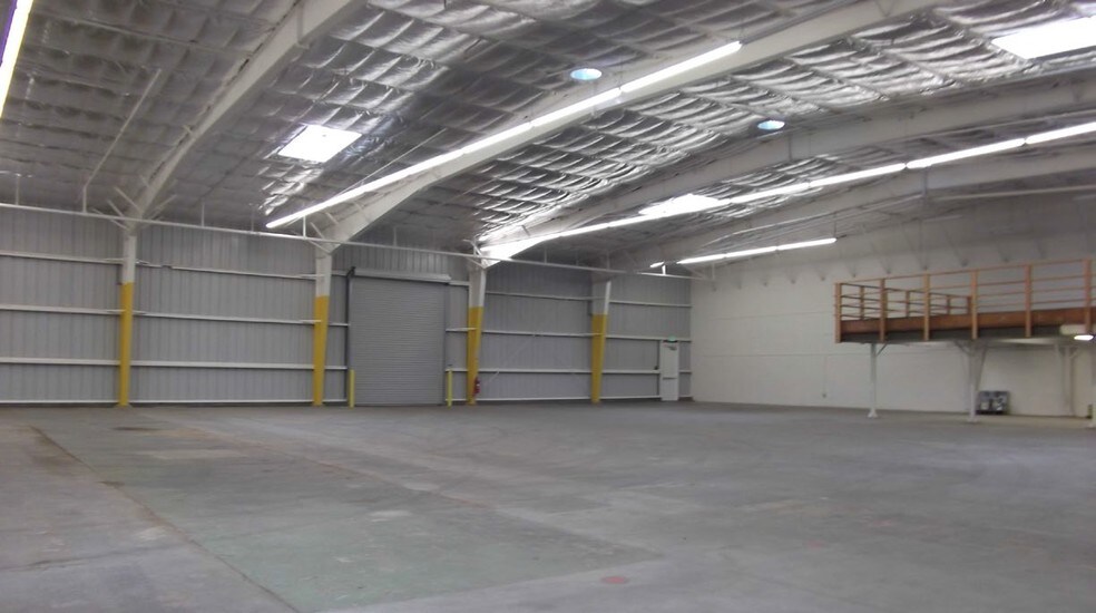 More Photos Of 3200 E 29th St, Long Beach Showroom For Sale