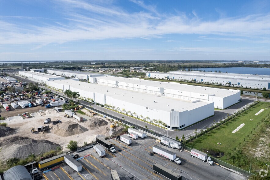 More Photos Of 10702 NW 147 St, Hialeah Gardens Distribution For Lease