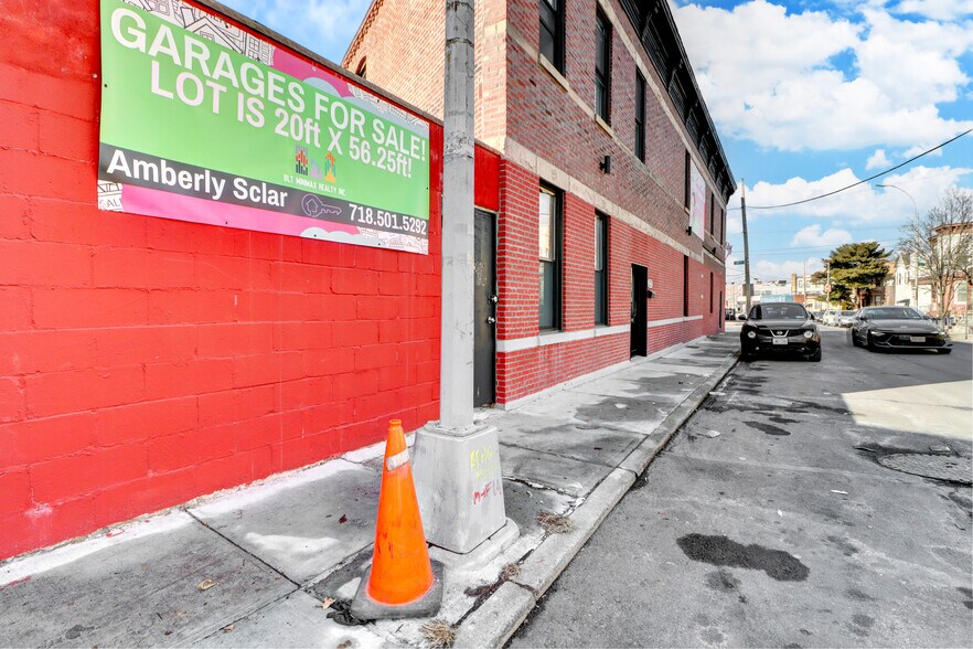 More Photos Of 7416 Cypress Hills St, Glendale Manufacturing For Sale