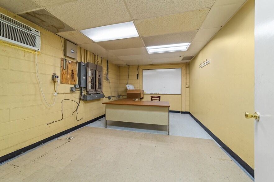 More Photos Of 607 S Main St, King Unknown For Lease