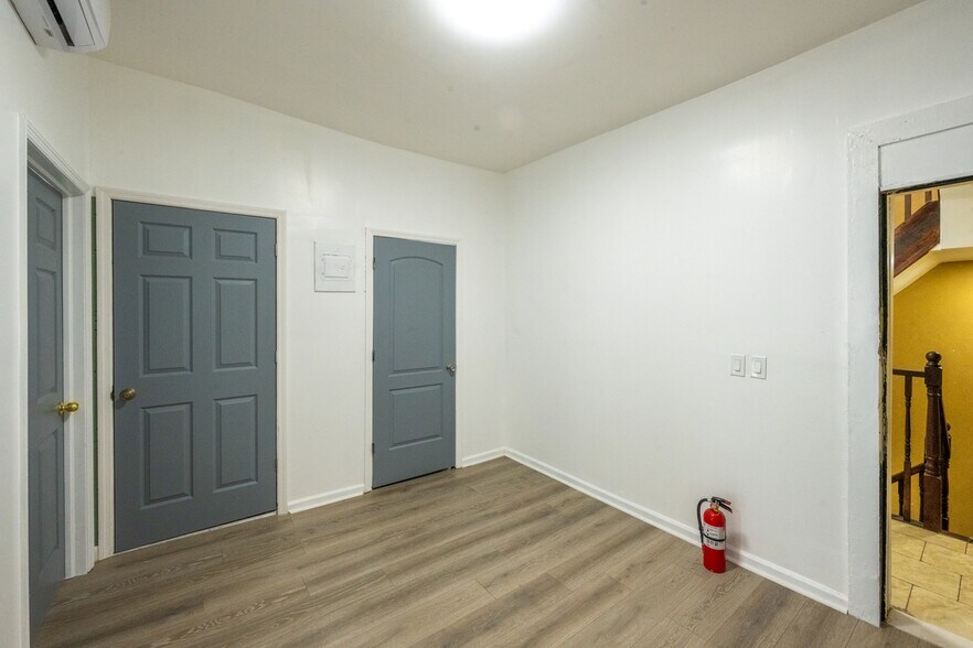 More Photos Of 11801 Liberty Ave, Jamaica Storefront Retail Residential For Lease