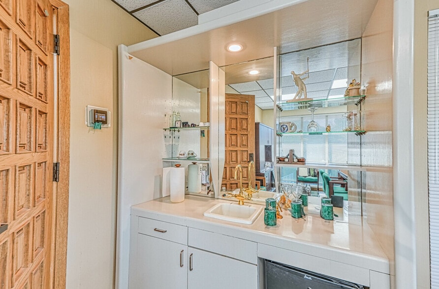 More Photos Of 120 Del Rey Gardens Dr, Del Rey Oaks Office For Sale