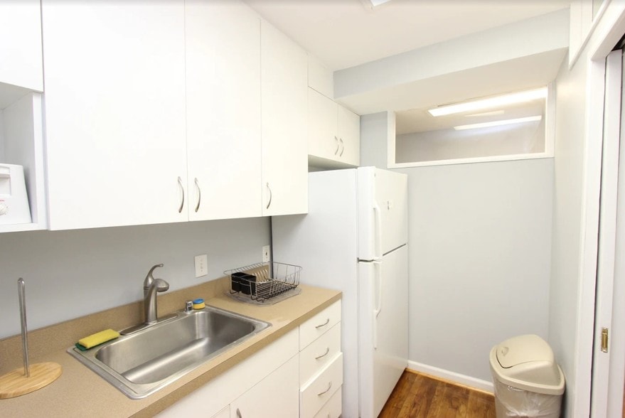More Photos Of 303 Massachusetts Ave NE, Washington Office For Sale