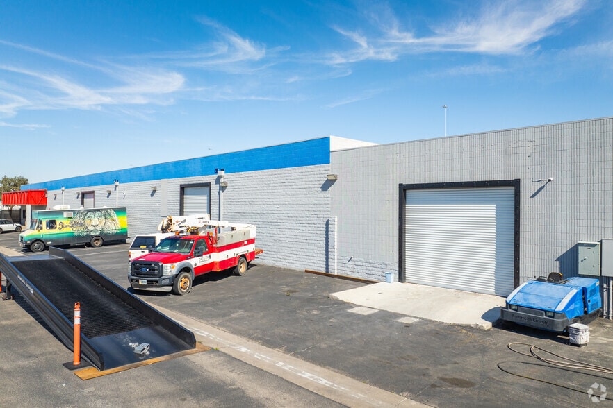 More Photos Of 3775 E Sahara Ave, Las Vegas Warehouse For Lease