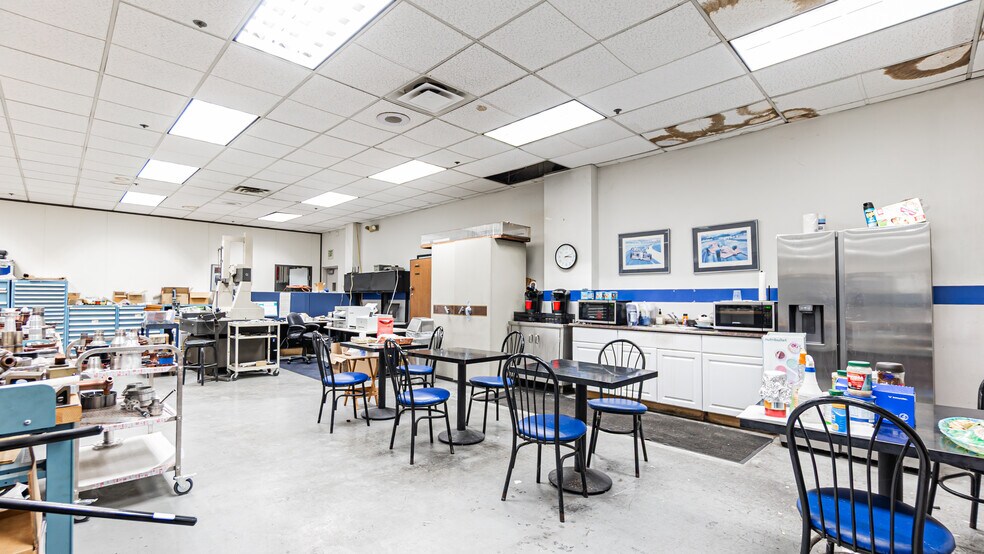 More Photos Of 750 S Douglas St, El Segundo Flex For Lease