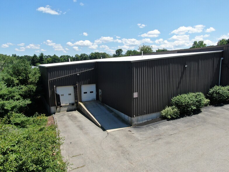 More Photos Of 950 Chestnut St, Franklin Showroom For Sale