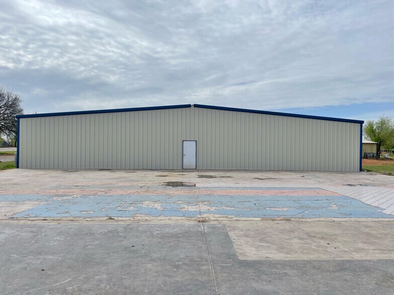More Photos Of 5909 Aero Dr, Tuttle Industrial For Lease