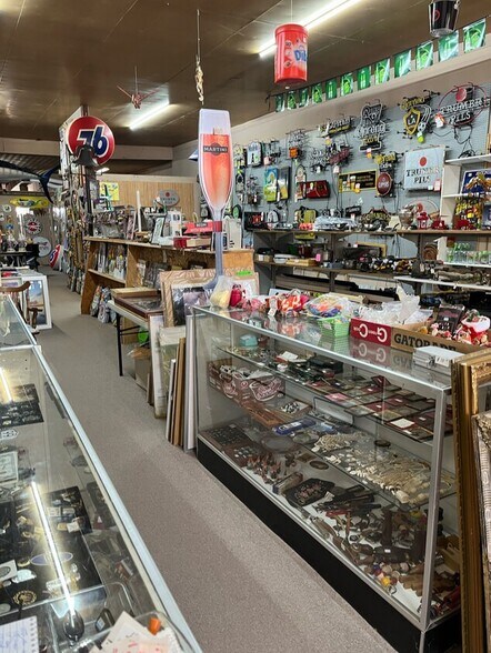 More Photos Of 108 Main St, Seminole Storefront For Sale