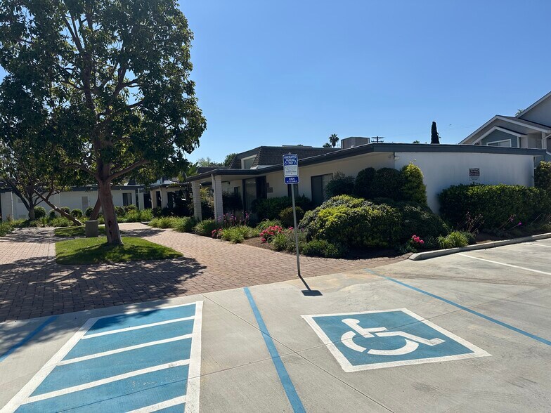 More Photos Of 407 Potter St, Fallbrook Medical For Lease