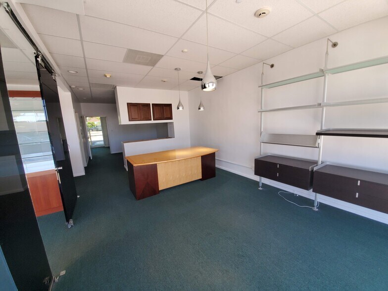 More Photos Of 31-77 W Del Mar Blvd, Pasadena Warehouse For Lease