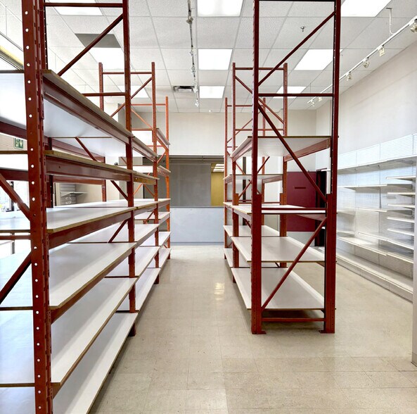 More Photos Of 10 Meteor Dr, Toronto Manufacturing For Sale