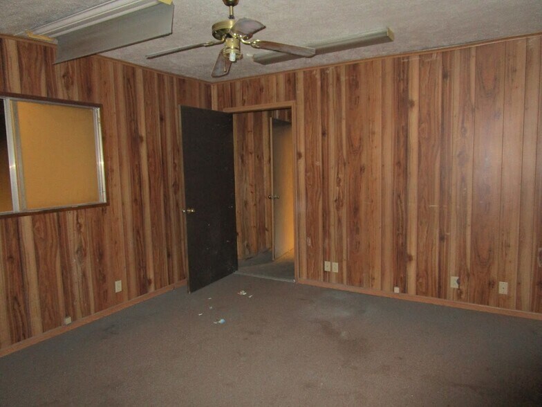 More Photos Of 23095 Yupon St, Porter Warehouse For Sale