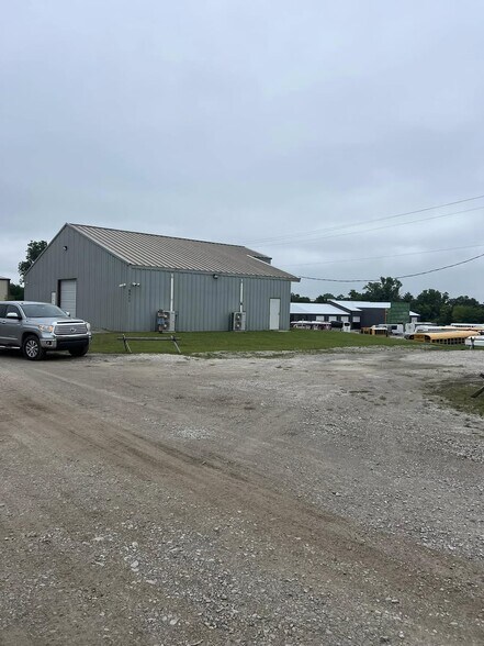 More Photos Of 8511 S Regency Dr, Tulsa Manufacturing For Lease