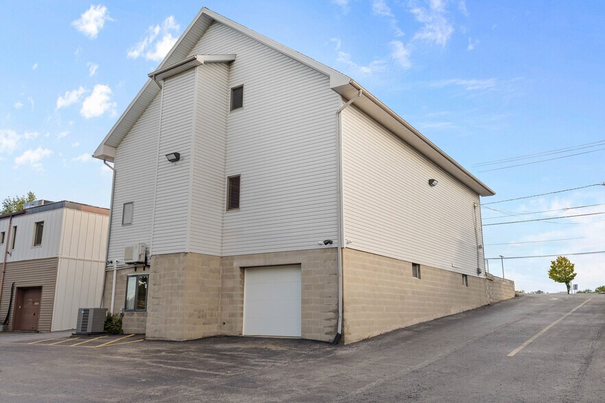 More Photos Of 1450 E Ridge Rd, Rochester Freestanding For Sale