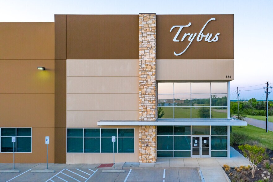 More Photos Of 320 W Centre Park Blvd, DeSoto Warehouse For Sale