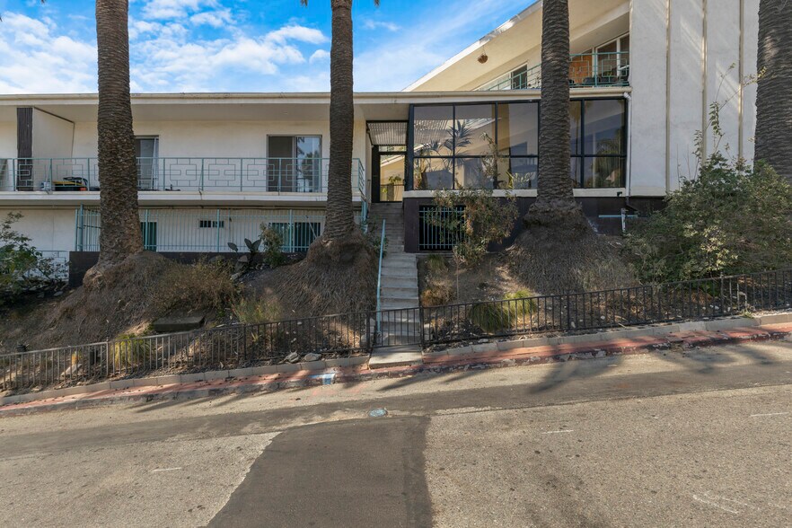 More Photos Of 1959 Grace Ave, Los Angeles Apartments For Sale