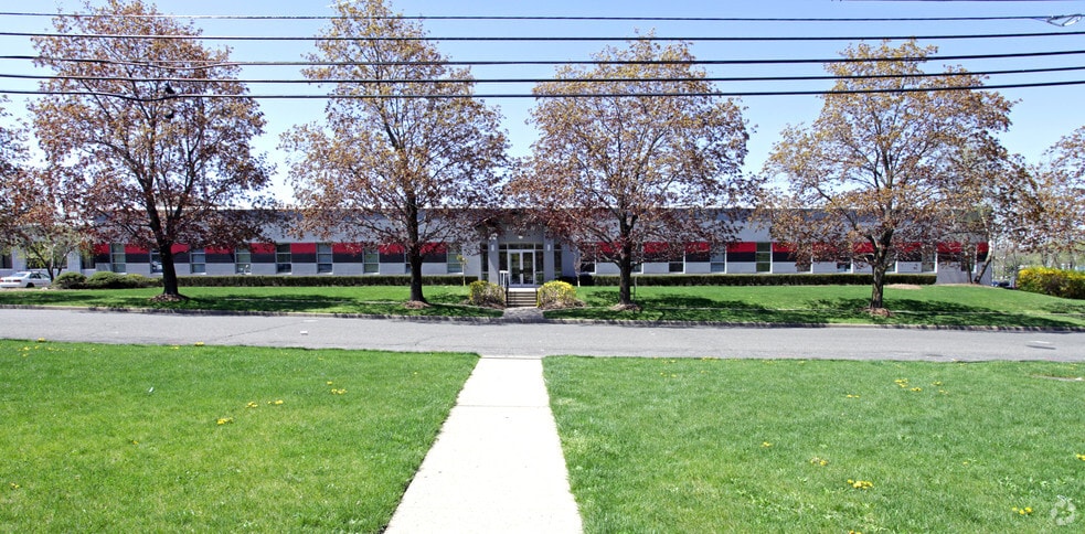 More Photos Of 70-82 McKee Dr, Mahwah Warehouse For Lease