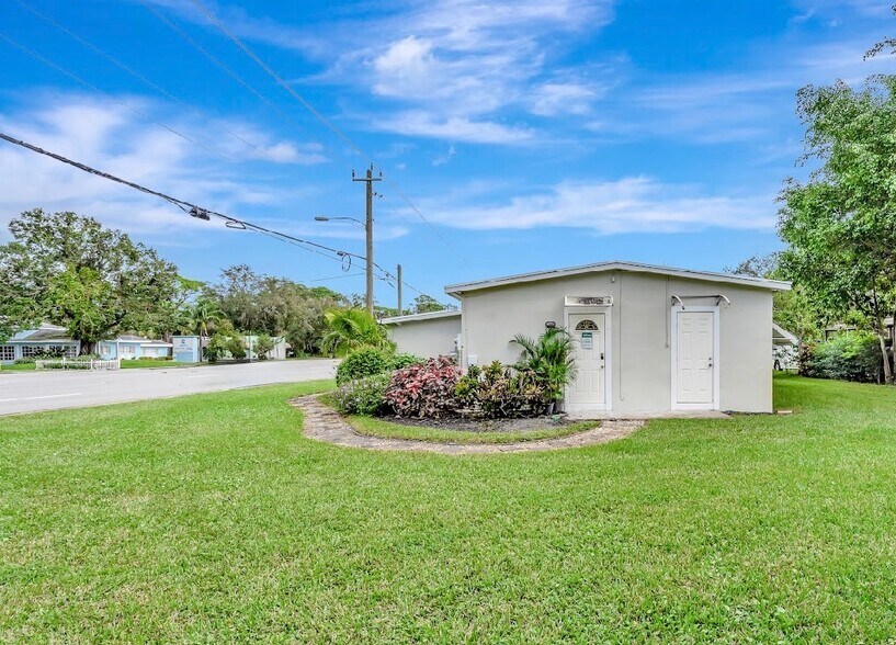 More Photos Of 1985 31st Ave, Vero Beach Office For Sale