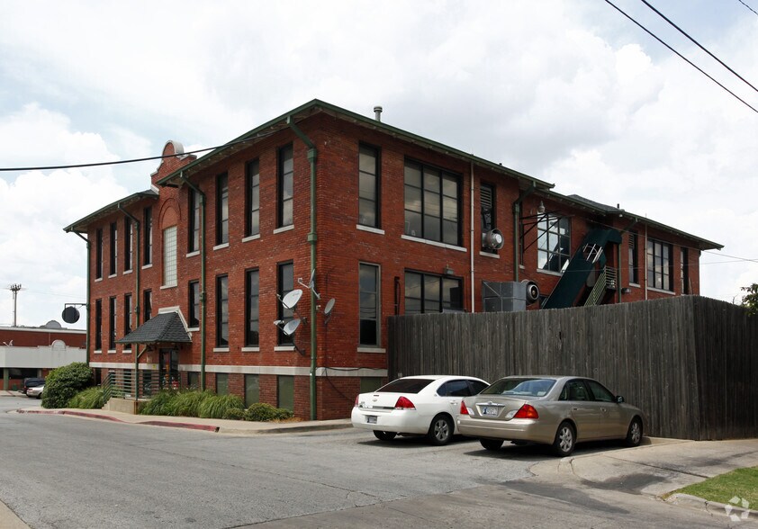 More Photos Of 1330-1336 E 15th St, Tulsa Freestanding For Lease