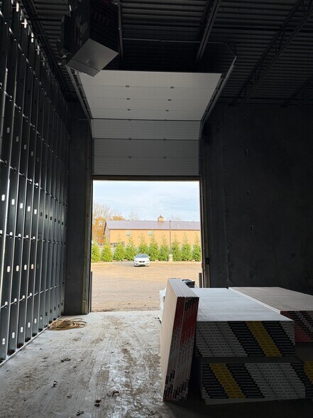 More Photos Of 7 Union Hill Rd, Manalapan Township Warehouse For Lease