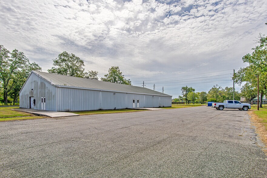 More Photos Of 1719 Huffman-Eastgate Rd, Huffman Showroom For Sale