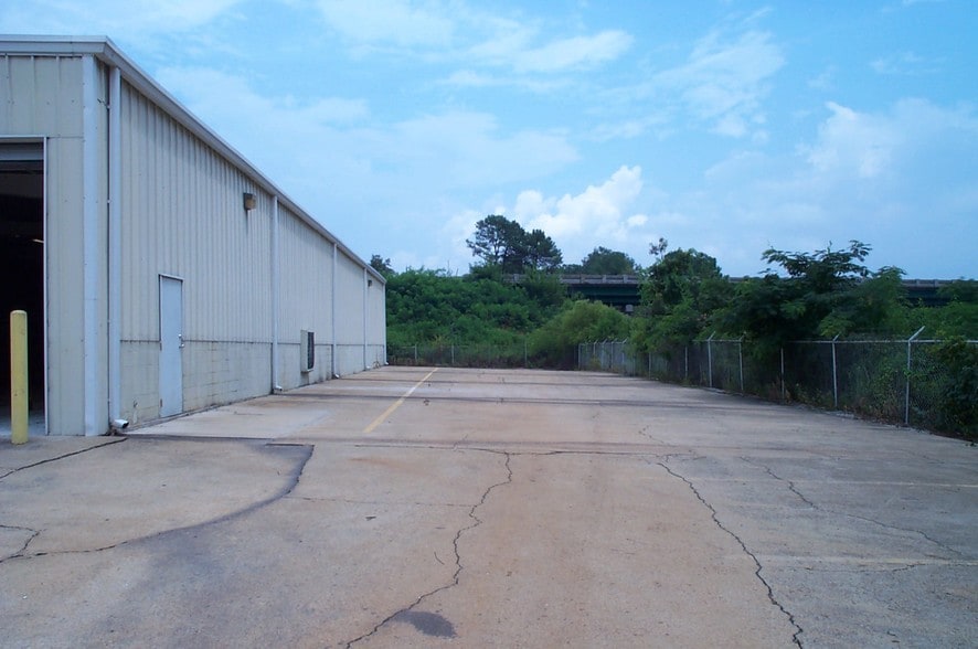 More Photos Of 3903 Volunteer Dr, Chattanooga Light Distribution For Lease