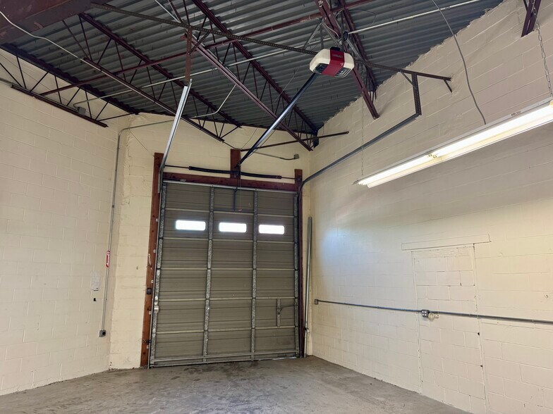 More Photos Of 1320 Lincoln Ave, Holbrook Warehouse For Lease