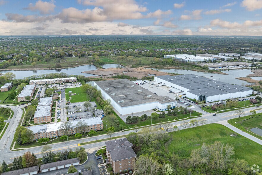 More Photos Of 1100 N Swift Rd, Addison Warehouse For Lease