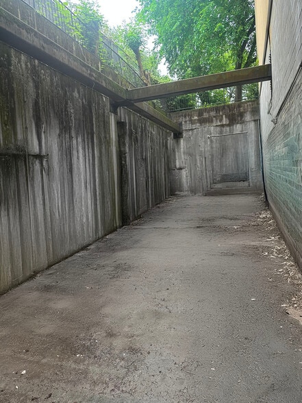 More Photos Of 526 Richmond Ter, Staten Island Industrial For Sale