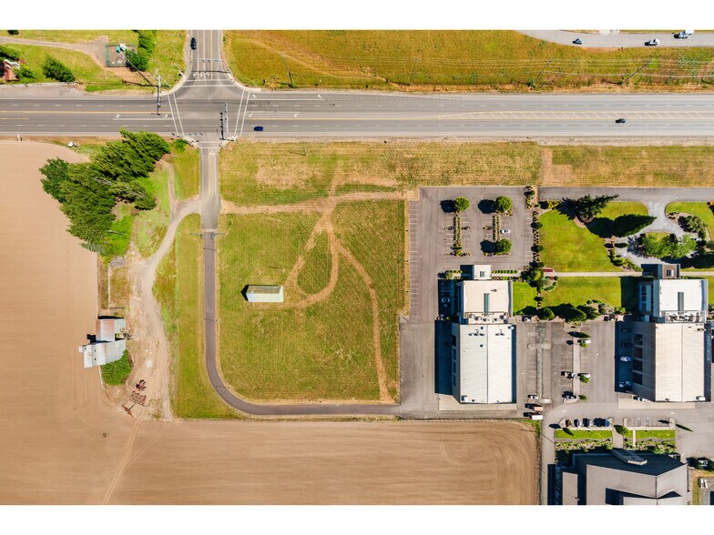 More Photos Of 3330 SE Three Mile Ln, McMinnville Light Manufacturing For Lease