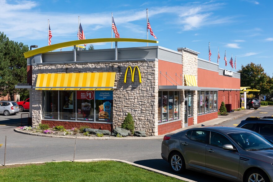 More Photos Of 579-1122 Troy Schenectady Rd, Latham Unknown For Lease