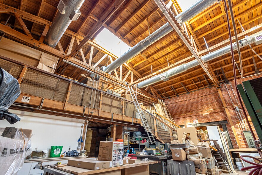 More Photos Of 4621 W Washington Blvd, Los Angeles Warehouse For Lease
